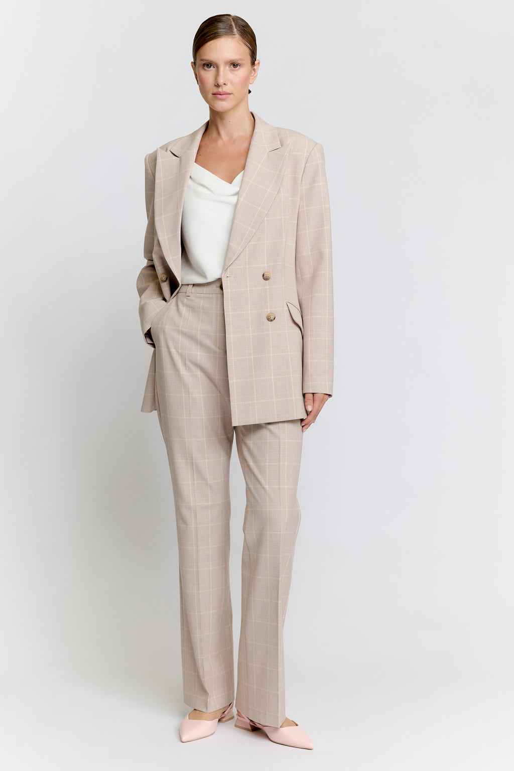 DOUBLE CHESTERED SUIT.