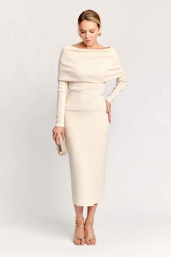 KNITTED OUTFIT IN ASH WHITE.