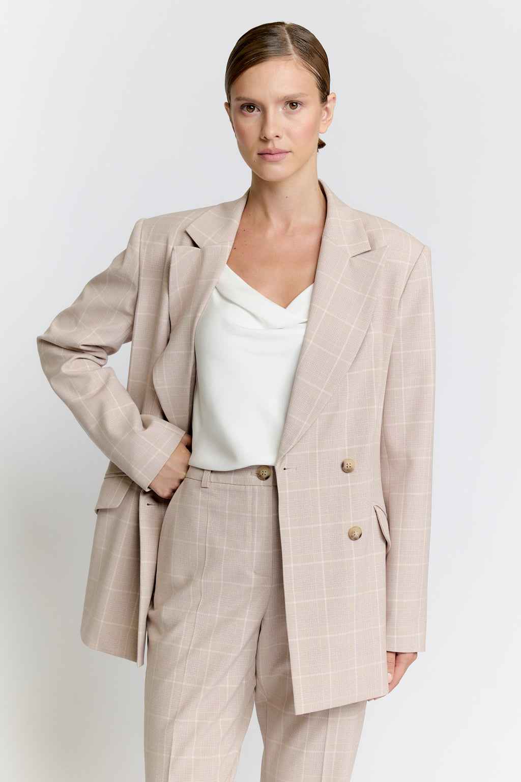 DOUBLE CHESTERED SUIT.