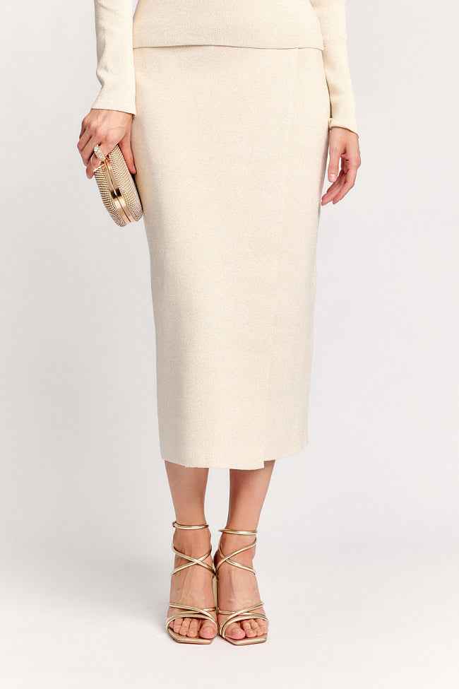 KNITTED OUTFIT IN ASH WHITE.
