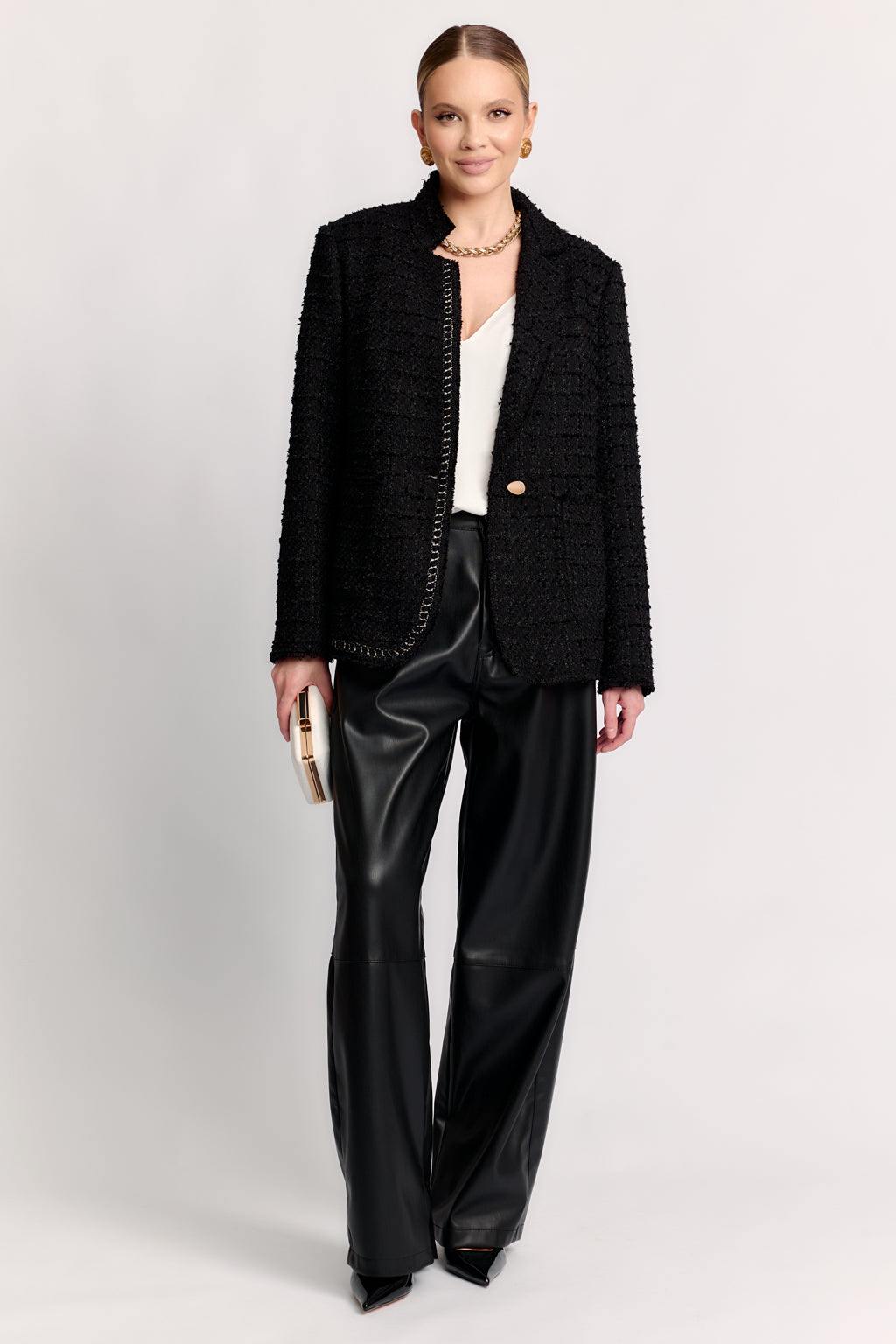 Jacket with an asymmetric lapel 