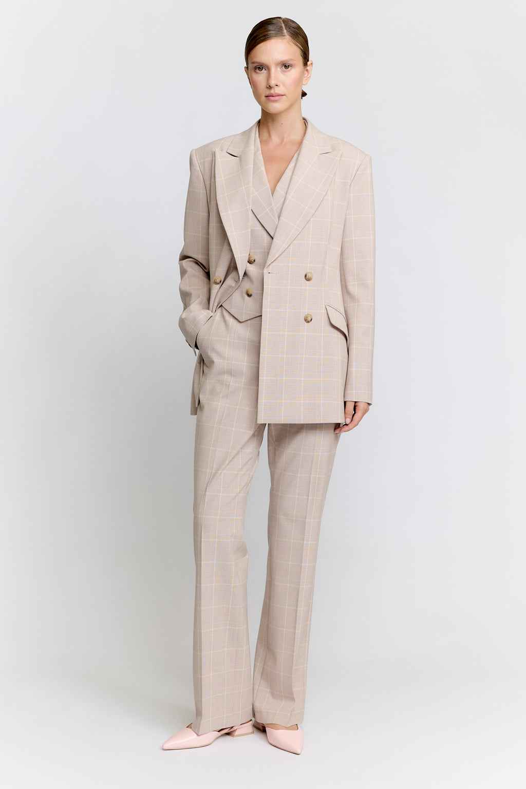DOUBLE CHESTERED SUIT.